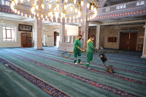 Zetinburnu Belediyesi'nden cami ve ibadethanelerde temizlik mesaisi
