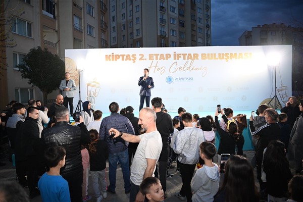 Tuzla Belediyesi, KİPTAŞ 2. Etap Konutları’nda 2 bin 500 kişilik sokak iftarı düzenledi<