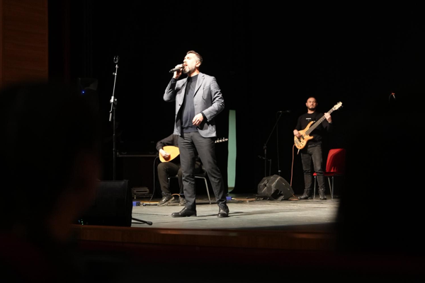 Tasavvuf müziği sanatçısı Umut Mürare, Düzcelilerle buluştu<