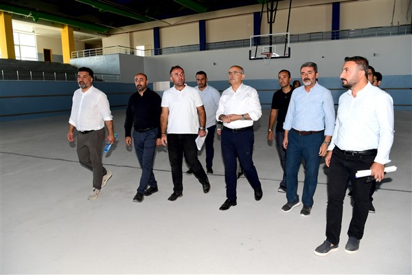 Kaynarca Mahallesi'nde yapımı yarım kalan spor kompleksi, yeniden düzenleniyor