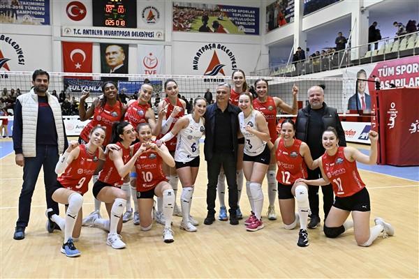 Muratpaşa Belediyespor kadın voleybol takımı, 1’inci Lige dönüyor<