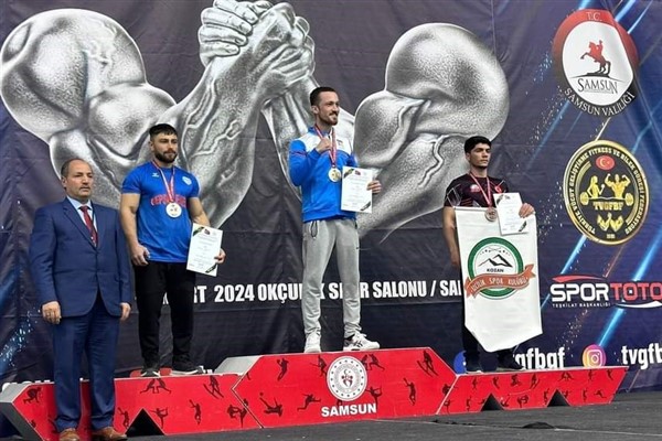 Şanlıurfa DEPSAŞ Enerji Spor Kulübü Bilek Güreşi Takımı'ndan 15 madalya