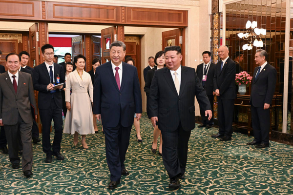 Çin Cumhurbaşkanı Xi ve eşi, Kim Jong Un’un onurlarına verdiği öğle yemeğine katıldı<