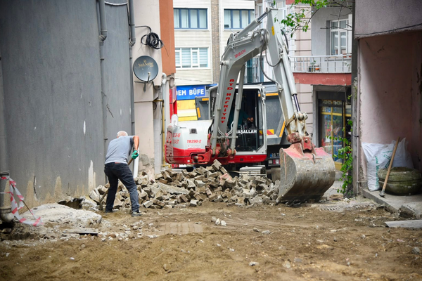 Yeşiltepe Caddesi’nde yenileme çalışmalarında ikinci etaba geçildi<
