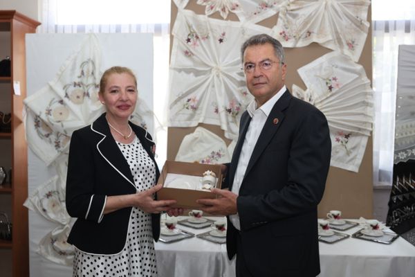 OSMEK kursiyerlerinin el emeği yıl sonu sergisinde beğeniye sunuldu<