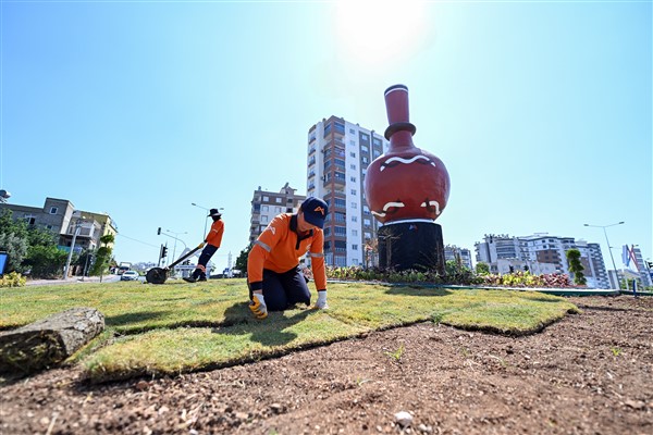 Mersin'de yaz hazırlıkları kapsamında çevre düzenlemesi yapıldı