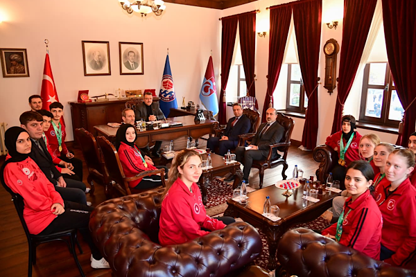 Başkan Genç, Dünya Kung Fu Şampiyonları’nı ağırladı<