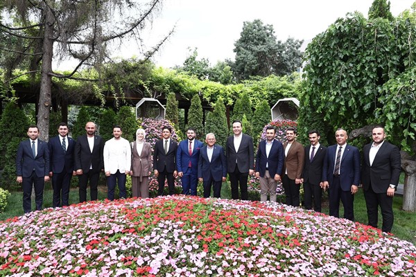 Başkan Büyükkılıç, AK Parti Gençlik Kolları Başkanı İbiş'i ağırladı<