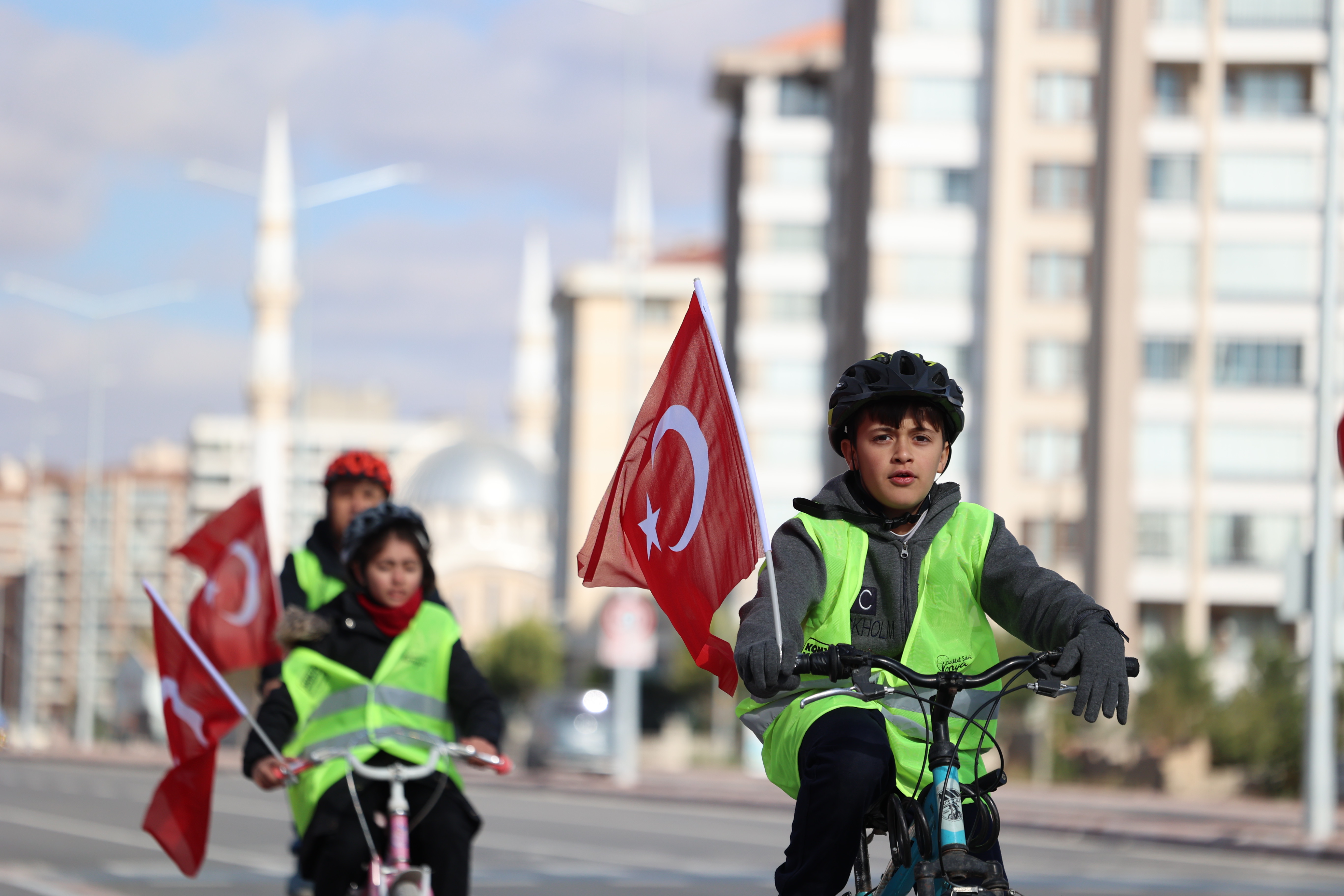 Güvenli Okul Yolları Projesi kapsamında 29 Ekim özel sürüşü