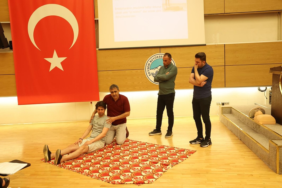 Kayseri Büyükşehir Belediyesi Spor A.Ş'den tesis personeline eğitim<