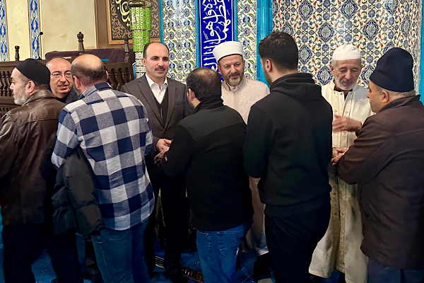 Başkan Altay Kapı Camii’nde Berat Kandili’ni Konyalılarla karşıladı<