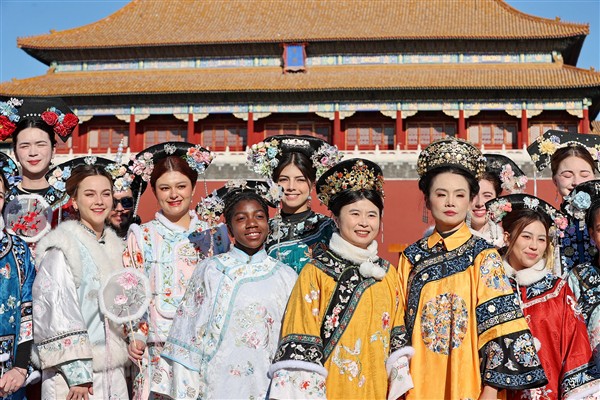 Hizmet ticareti açığı 33,5 milyar dolar azaldı<