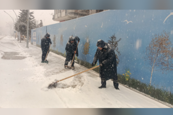 Malatya'da karla mücadele çalışmaları devam ediyor