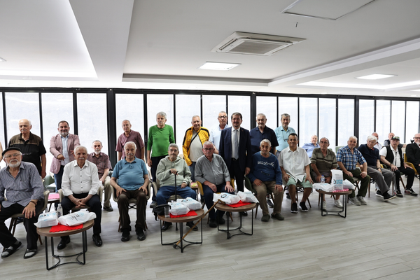 Nilüfer’de yaşlılara Babalar Günü ziyareti<
