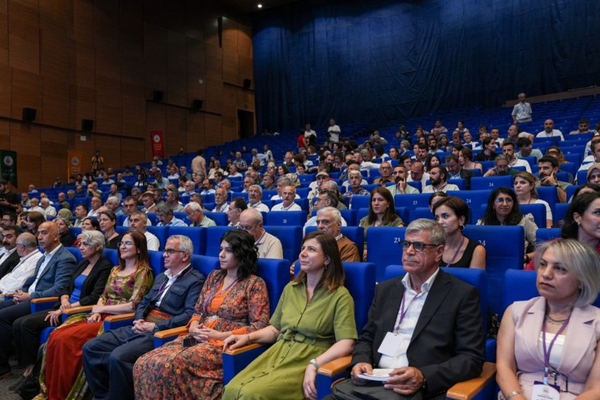 Diyarbakır’da Kürt Dili Konferansı düzenlendi<