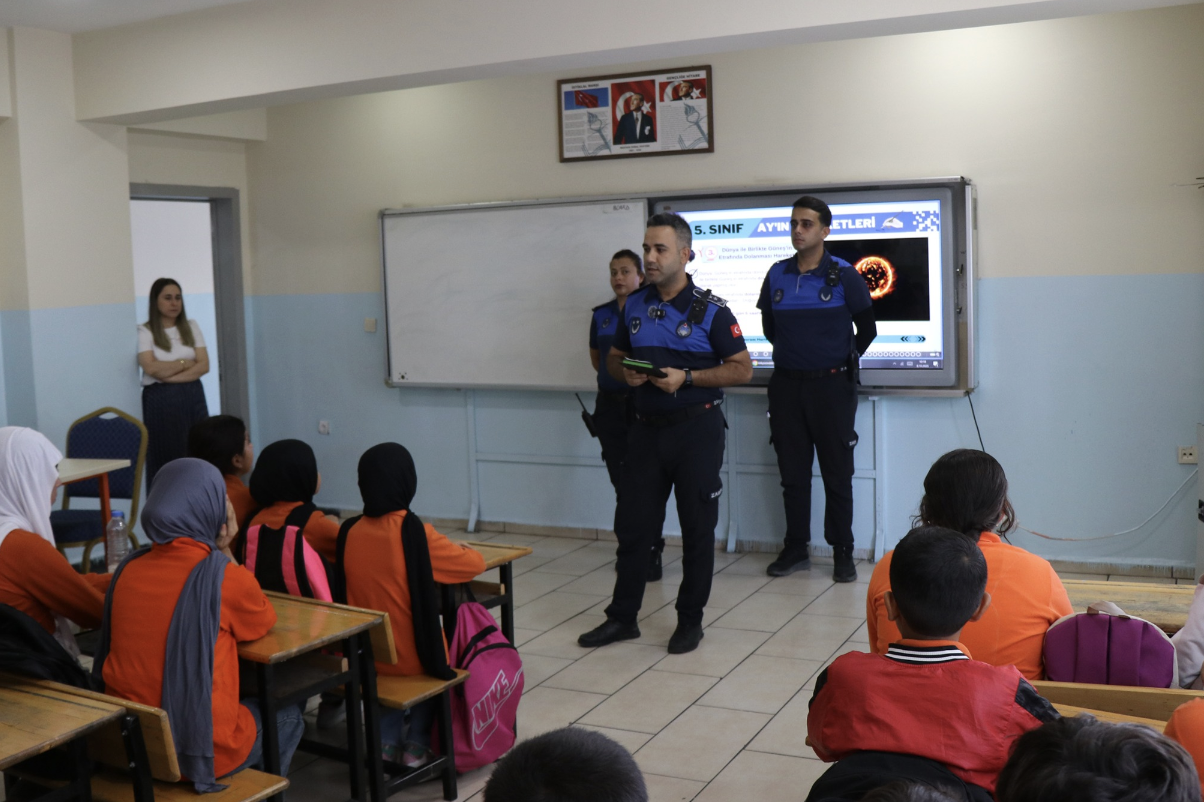 Haliliye'de öğrencilere “Bilinçli Tüketici” semineri<