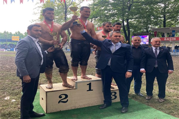58. Akbalık Yağlı Güreşleri’nde, Sakarya Büyükşehir sporcuları 10 madalya kazandı