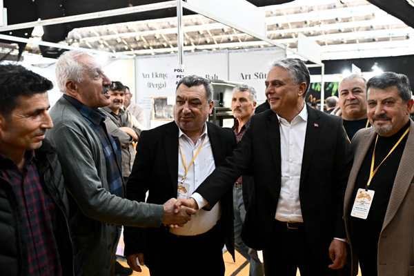 Başkan Uysal’dan arıcılara destek<