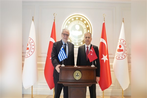 Bakan Yerlikaya, Yunanistan Denizcilik ve Ada Politikaları Bakanı Stylianides ile görüştü