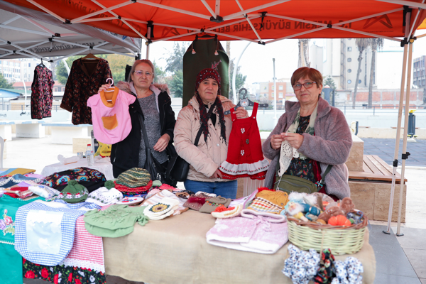 Mersin'de üretici kadın stantları, kadınlara kazanç sağlıyor<