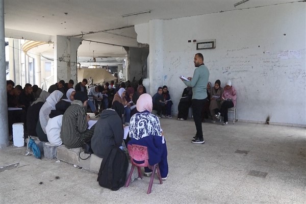 Gazze’de eğitim savaşın gölgesinde sürdürülüyor<