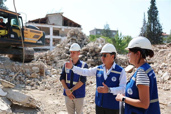 Başkan Aras, huzurevi yenileme çalışmalarını yerinde denetledi<
