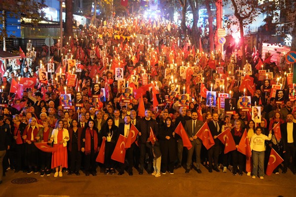 Kartal'da Cumhuriyet'in 102. yılı kutlandı<