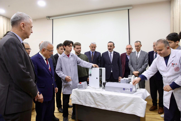 CNC Freze ve CNC Torna makineleri mesleki ve teknik liselerine teslim edildi<