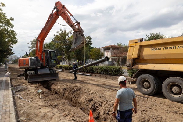 İZSU Bergama’da taşkın riskini azaltacak altyapı çalışması yapıyor<