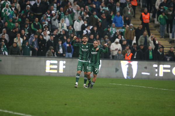 Bursaspor, Adanaspor A.Ş’yi 6-0 mağlup etti <