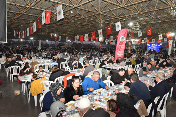 Kepez’de Çamlıbel, Göçerler ve Fatih mahalleleri iftar sofralarında buluştu<