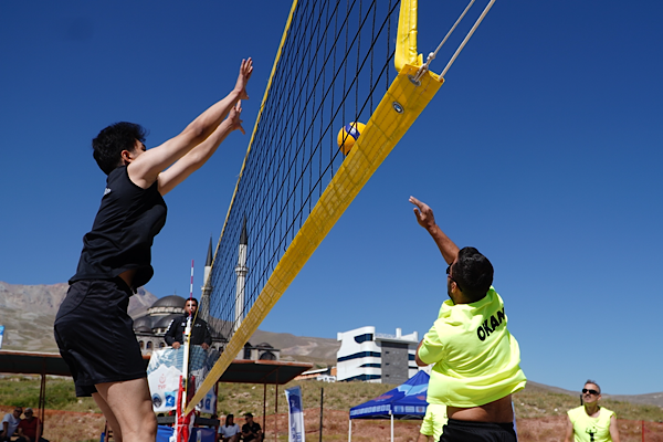 Erciyes’te “En Havalı Voleybol Turnuvası” başladı<