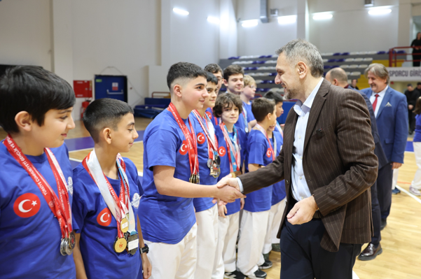 Başkan Vekili Akın’dan sporculara tam destek<