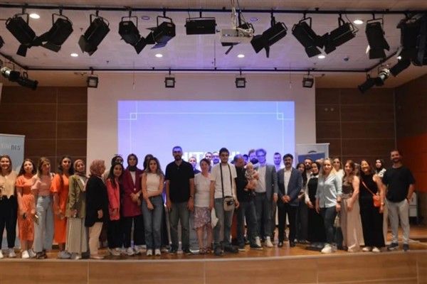 Dicle Üniversitesi'nde “Felsefe ve Politika: Mağaranın Dışında Kirpi Olmak” konferansı 