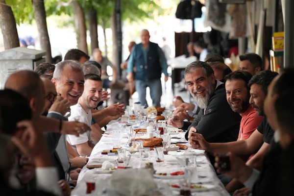 Başkan Dutlulu, çarşı esnafıyla kahvaltıda buluştu<