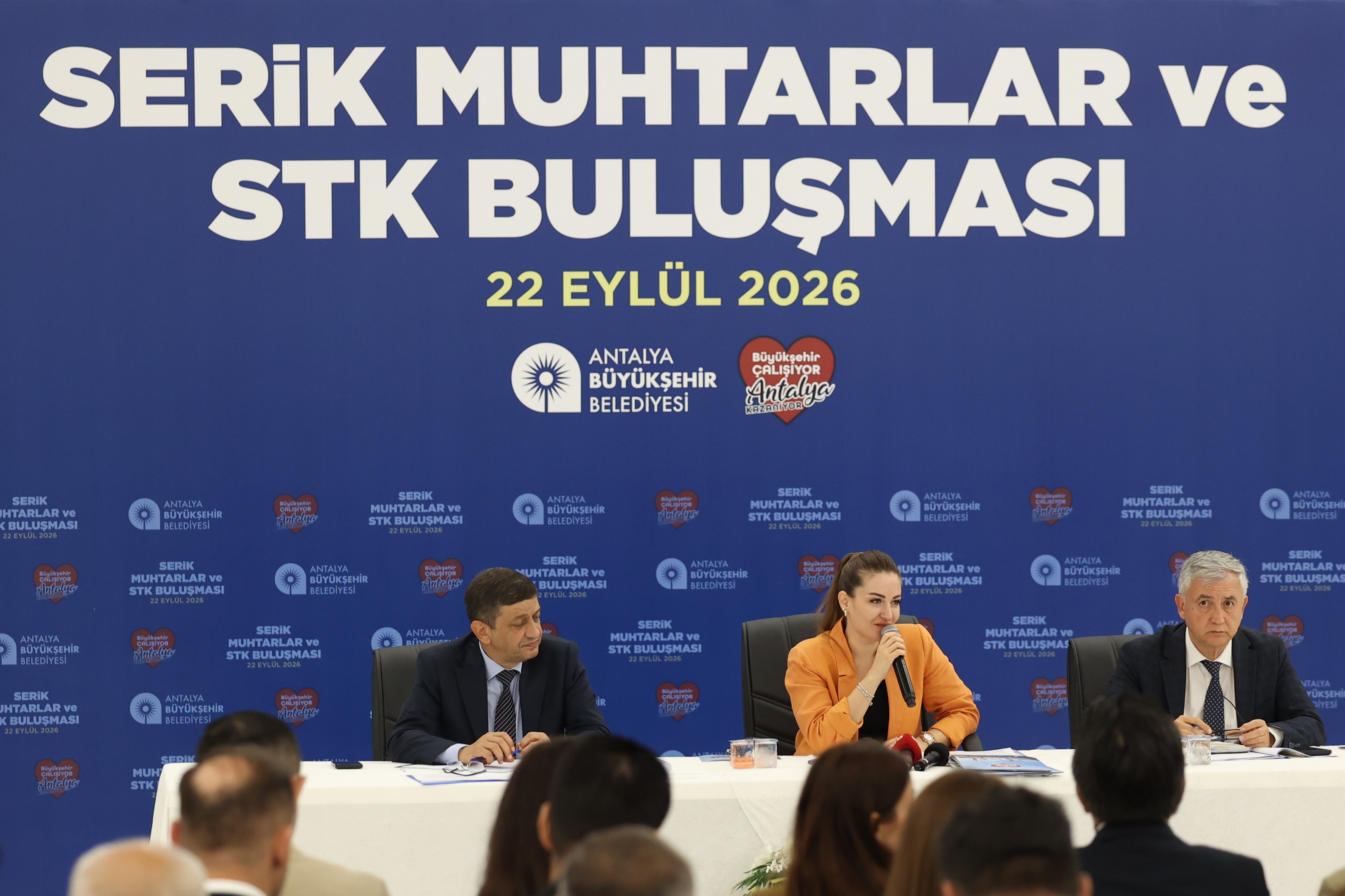 Özdemir, Serik'te muhtarlarla 2027 yatırımlarını değerlendirdi<