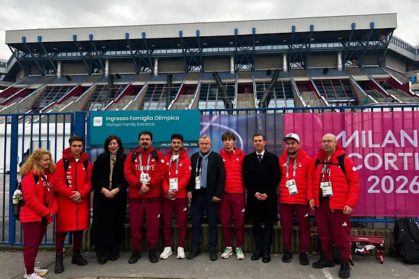 Bakan Bak: Milyonların kalbinin sizinle attığını unutmayın
