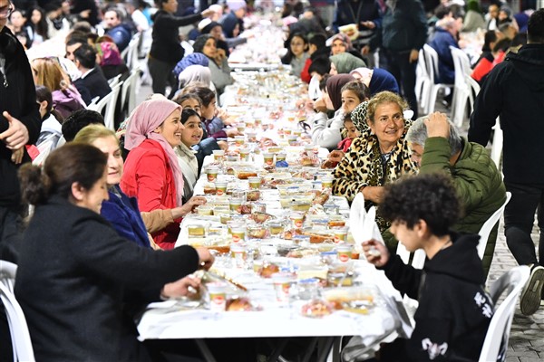 İzmir’de Belediyesi, 55 bin 500 haneye 45 milyon lira nakit desteğinde bulunacak