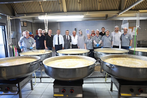Mamak’ta aşure kazanları dayanışma için kaynadı