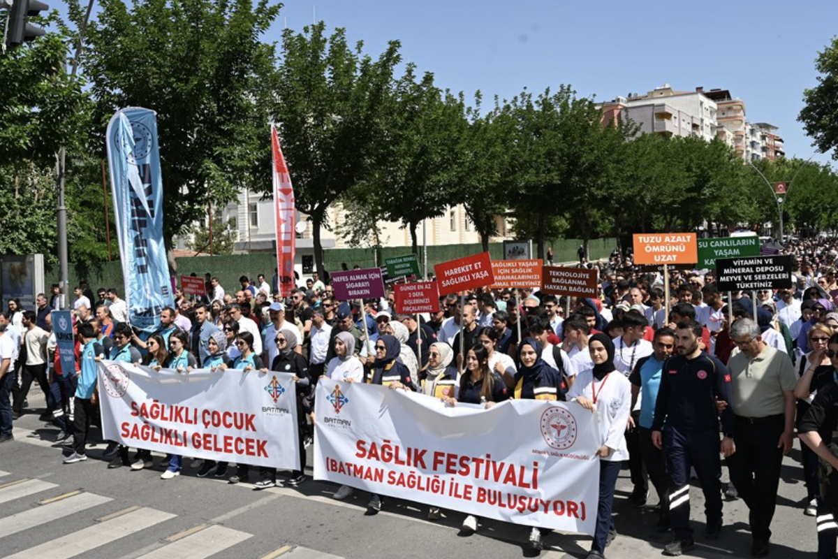 Batman’da Sağlık Festivali, sağlık yürüyüşüyle başladı<