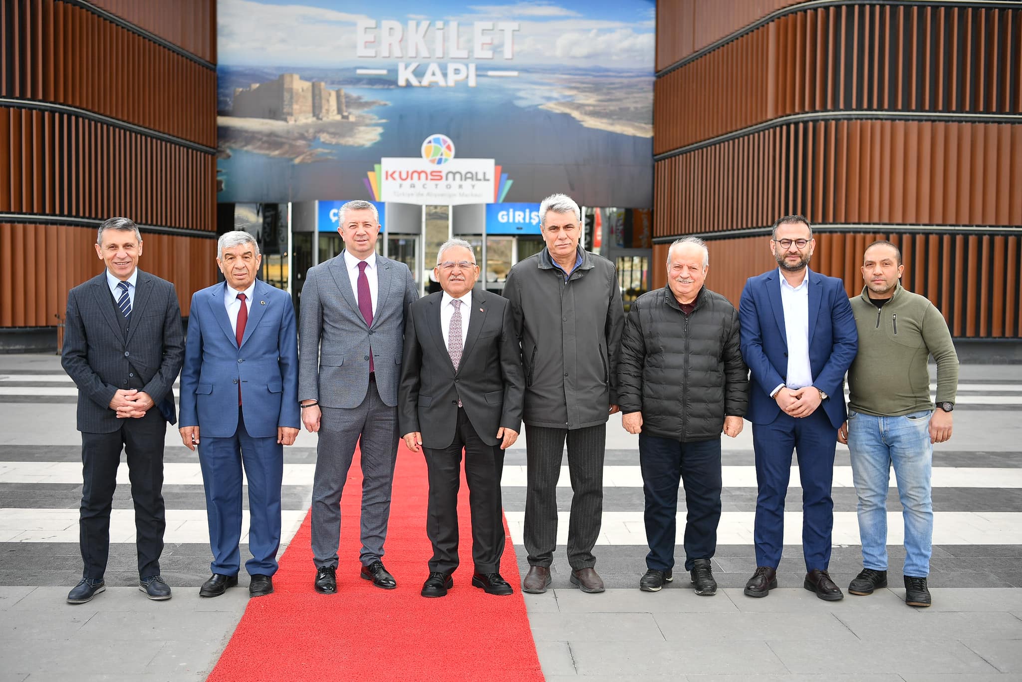 Başkan Büyükkılıç, Kumsmall Alışveriş Merkezi'ni ziyaret etti