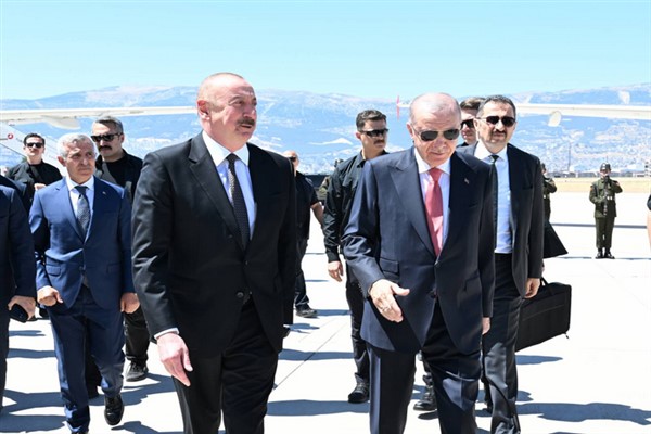 Azerbaycan Cumhurbaşkanı Aliyev Türkiye’ye gitti<