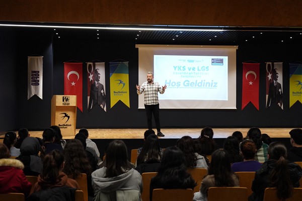 Beylikdüzü'nde LGS ve YKS adayları için “Kazandıran Taktikler Semineri” düzenlendi<