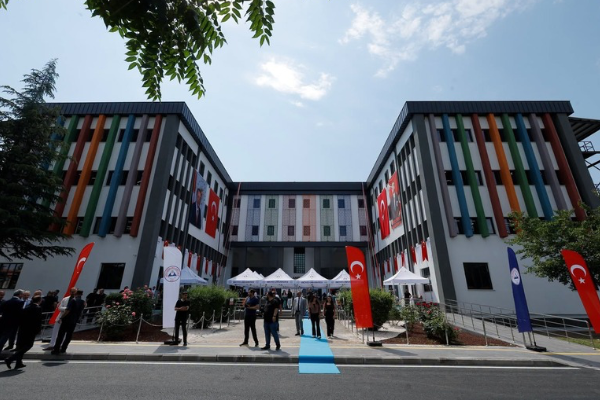 Yenilenen Kadir Has Merkez Kütüphanesi hizmete açıldı<
