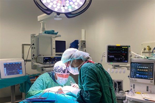 Parotidektomi ameliyatı ile 76 yaşındaki hasta sağlığına kavuştu <