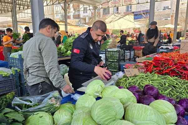 Eyyübiye'deki semt pazarlarında terazi ve fiyat denetimi<