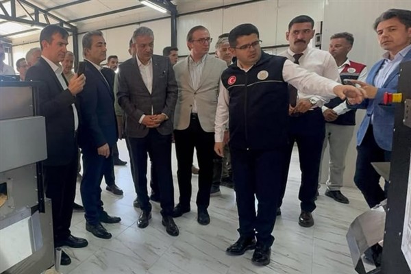 Vali Akkoyun’dan hayvan bakımevine ziyaret<