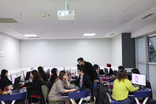 Bağcılar Belediyesi öğrenciler için eğitim desteklerini sürdürüyor