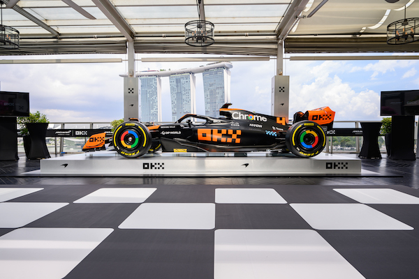 OKX, Singapur Grand Prix’si için McLaren MCL60 yarış 0tomobilini Stealth Mode’a geçirdi