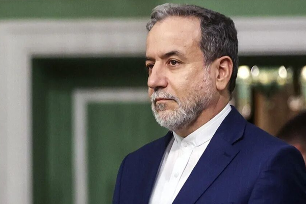 Araghchi’den askeri saldırılara ilişkin telefon diplomasisi <